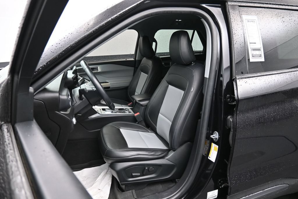 Used 2022 Ford Explorer XLT w/ Equipment Group 202A AWD/4WD image 23