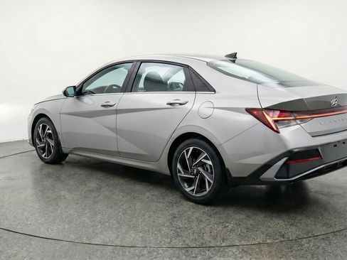 Used 2025 Hyundai Elantra Limited FWD image 6
