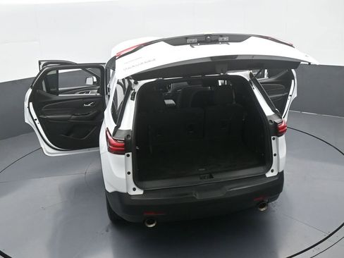 Used 2023 Chevrolet Traverse LT image 70