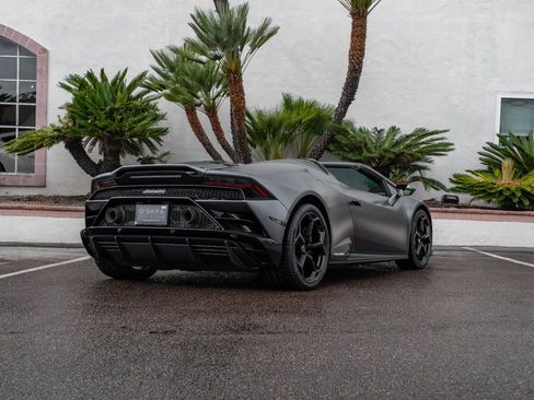 Used 2024 Lamborghini Huracan EVO image 3