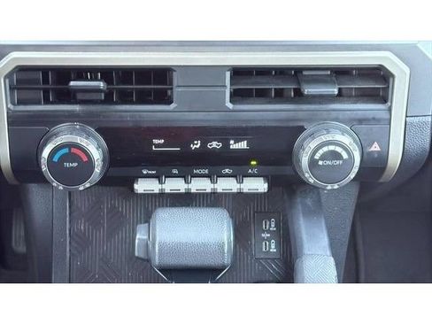 Certified 2024 Toyota Tacoma SR5 AWD/4WD image 22