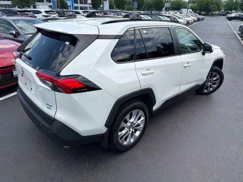 Used 2022 Toyota RAV4 XLE Premium AWD/4WD image 5
