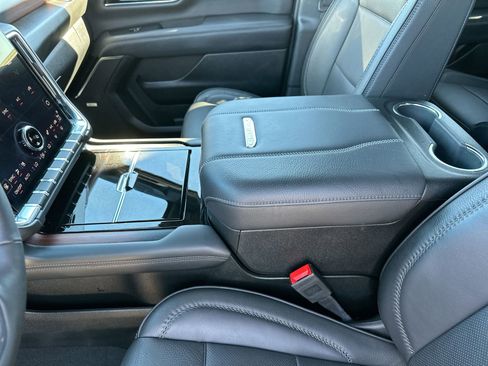 Used 2025 GMC Yukon Denali image 21