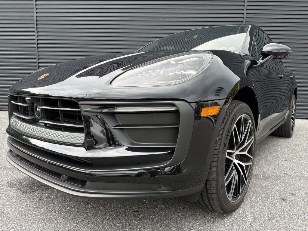 Certified 2026 Porsche Macan AWD/4WD image 1