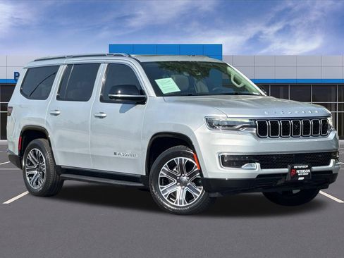 Used 2023 Jeep Wagoneer 4WD w/ Premium Group I image 2