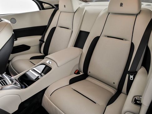 Used 2019 Rolls-Royce Wraith image 25