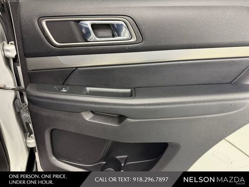 Used 2018 Ford Explorer XLT w/ Equipment Group 202A AWD/4WD image 47