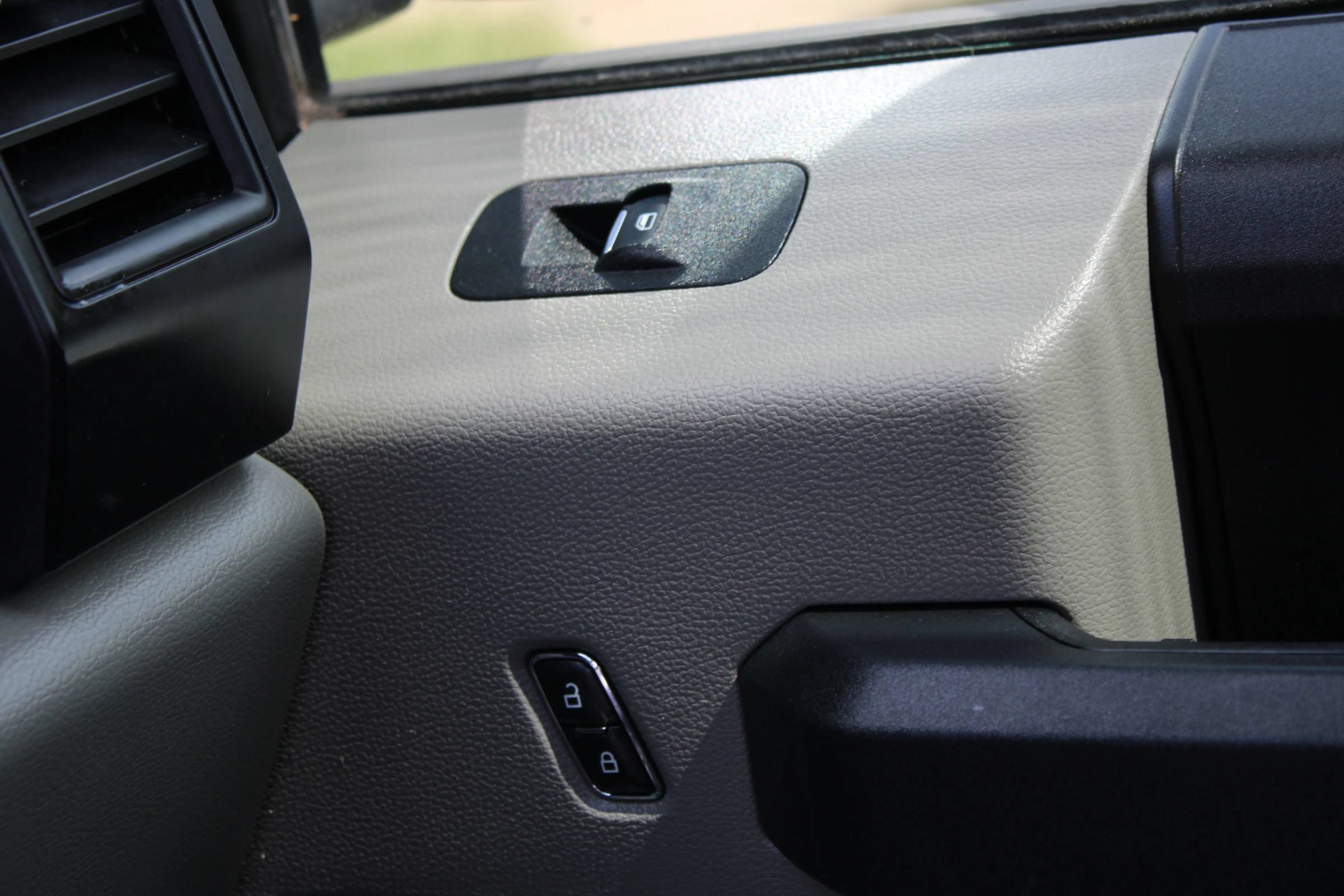 Used 2018 Ford F150 XL w/ Equipment Group 101A Mid RWD image 19