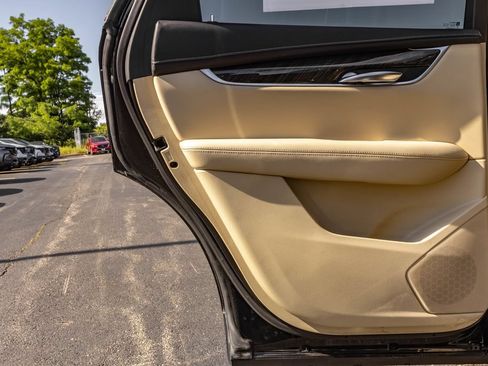 Used 2019 Cadillac XT5 FWD image 29