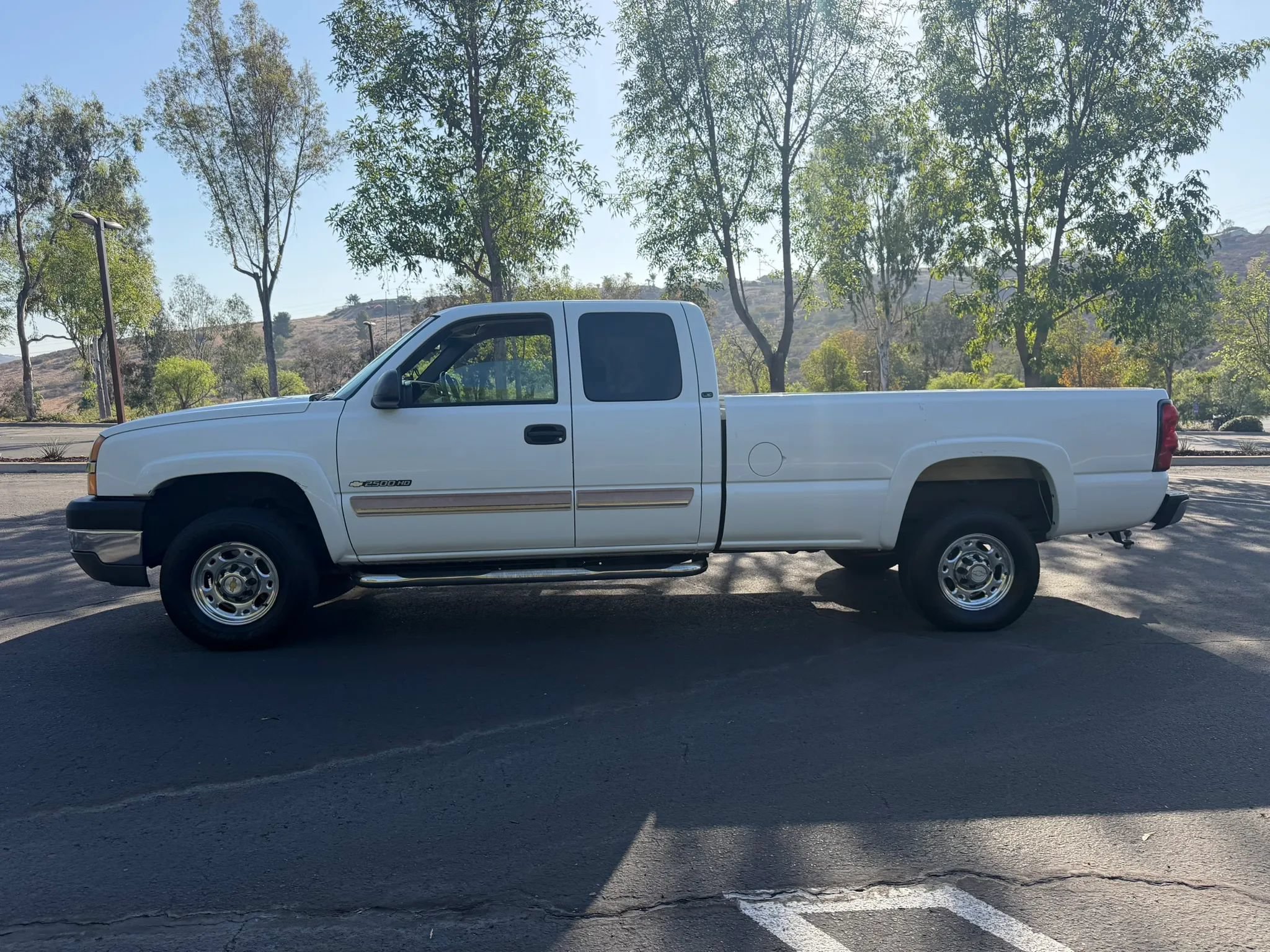 Used 2004 Chevrolet Silverado 2500 LS RWD image 2