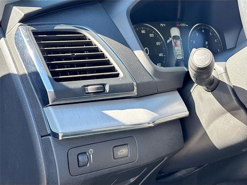 Used 2021 Volvo XC90 T5 Momentum w/ Climate Package image 11