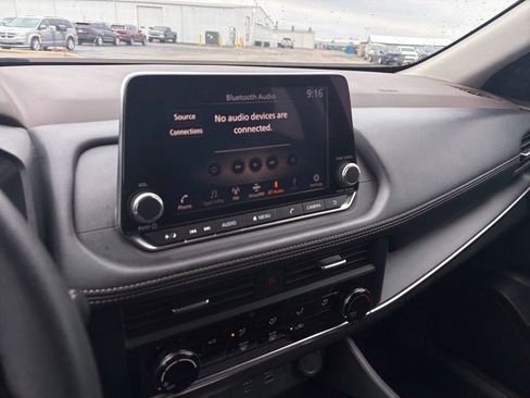 Used 2023 Nissan Rogue S image 17