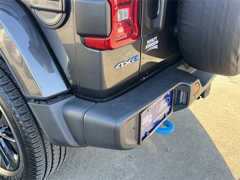 Used 2023 Jeep Wrangler Unlimited Sahara w/ Cold Weather Group image 10