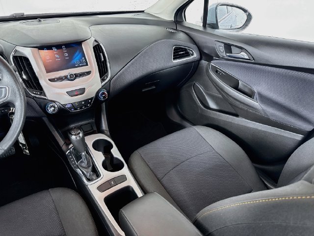 Used 2017 Chevrolet Cruze LS FWD image 23