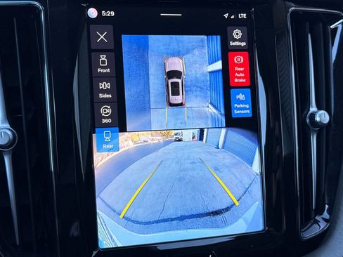 Used 2025 Volvo XC60 B5 Plus image 21