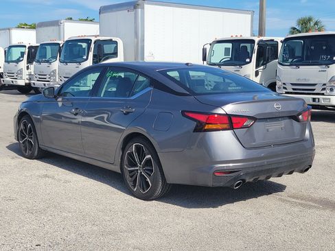 Used 2024 Nissan Altima 2.5 SR FWD image 3