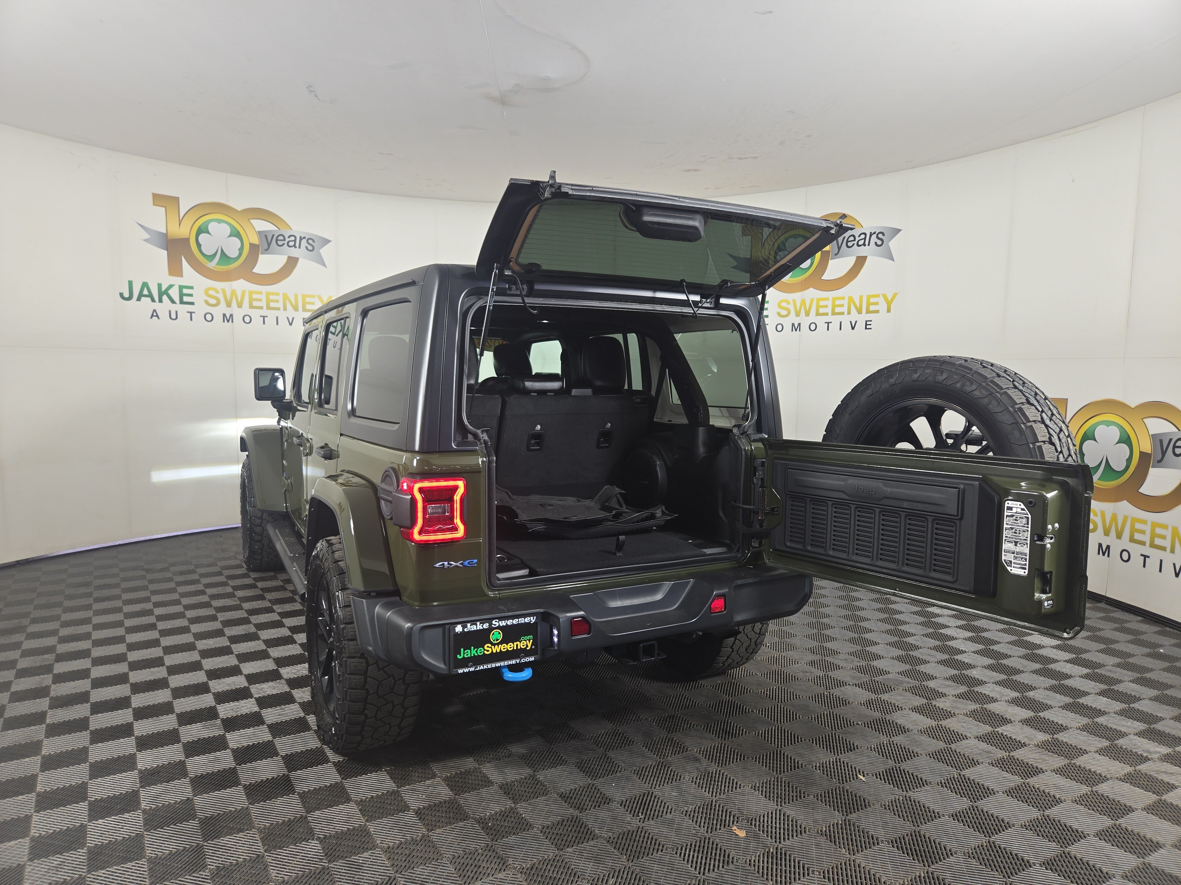 Certified 2023 Jeep Wrangler Unlimited Sahara w/ Dual Top Group AWD/4WD image 33