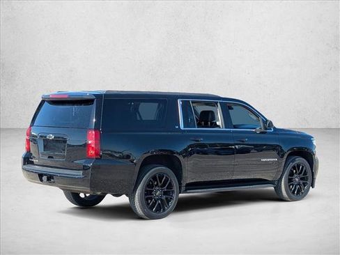 Used 2018 Chevrolet Suburban LT image 5