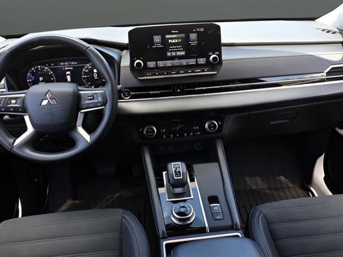 Used 2024 Mitsubishi Outlander SE FWD image 16