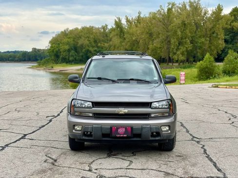 Used 2005 Chevrolet TrailBlazer LT w/ Luxury Package AWD/4WD image 2