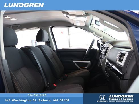Used 2019 Nissan Titan SV AWD/4WD image 15