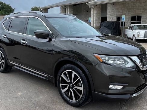 Used 2017 Nissan Rogue SL w/ SL Premium Package FWD image 2