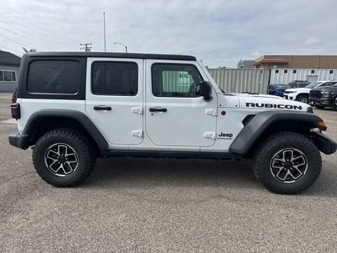 Used 2024 Jeep Wrangler Unlimited Rubicon AWD/4WD image 4