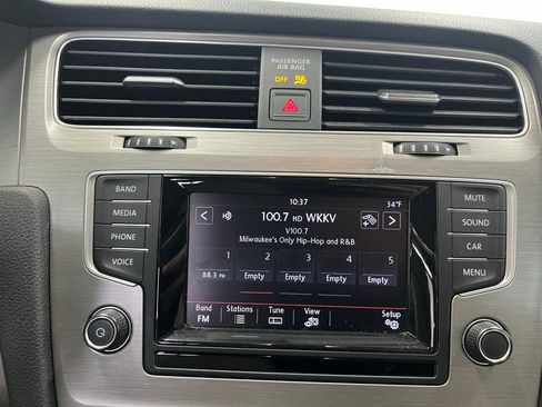 Used 2015 Volkswagen Golf TDI S image 17