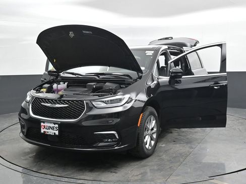 New 2026 Chrysler Pacifica Select AWD/4WD image 47