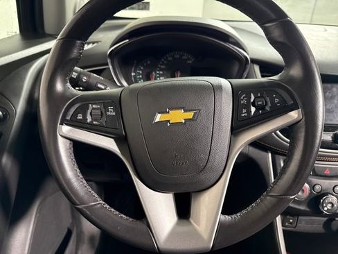 Used 2020 Chevrolet Trax LT w/ LT Convenience Package image 20