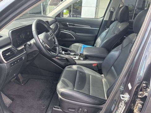 Used 2024 Kia Telluride S w/ S Sunroof Package image 5