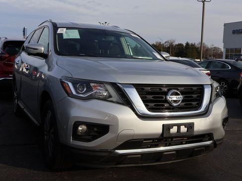 Used 2020 Nissan Pathfinder SL image 1