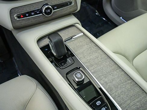 Used 2023 Volvo XC90 B6 Plus w/ Protection Package Premier image 21