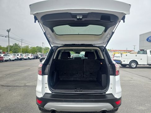 Used 2017 Ford Escape SE w/ Equipment Group 201A AWD/4WD image 9