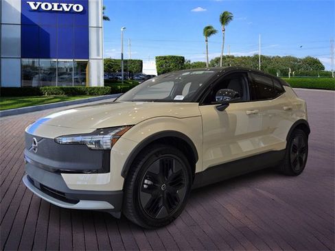 New 2026 Volvo EX30 Cross Country Ultra image 3