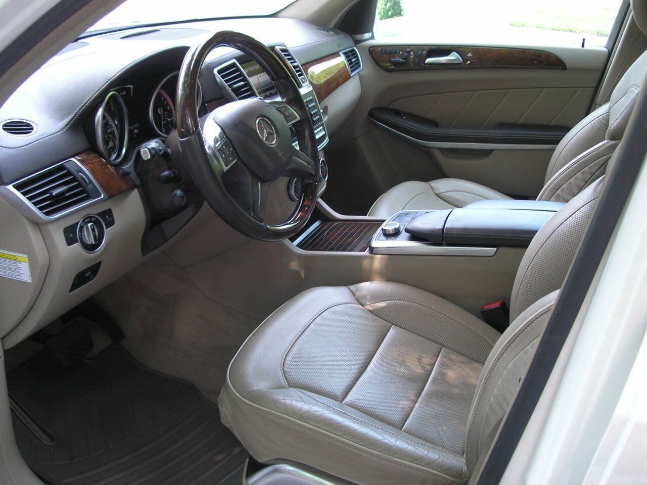 Used 2013 Mercedes-Benz GL 450 4MATIC image 3