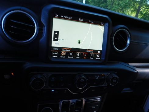 Used 2023 Jeep Wrangler Unlimited Sahara w/ Cold Weather Group AWD/4WD image 9