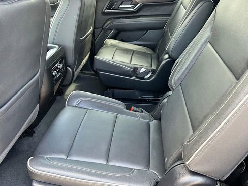 Used 2025 GMC Yukon Elevation image 7