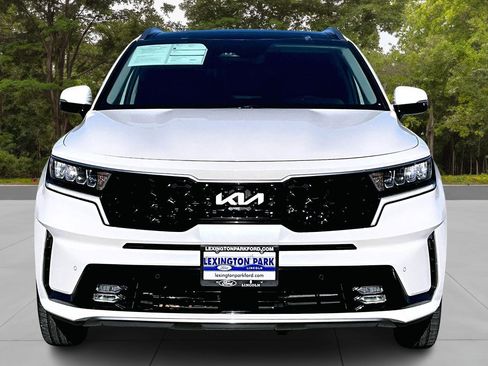 Used 2022 Kia Sorento EX w/ Panoramic Sunroof Package image 2