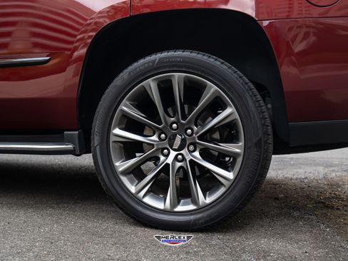 Used 2020 Cadillac Escalade Luxury w/ Escalade Sport Edition AWD/4WD image 12