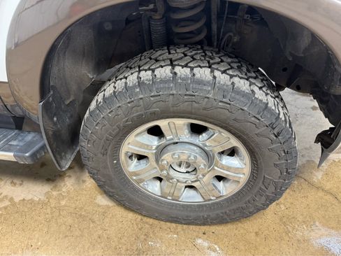 Used 2015 Ford F250 Lariat w/ Chrome Package image 4