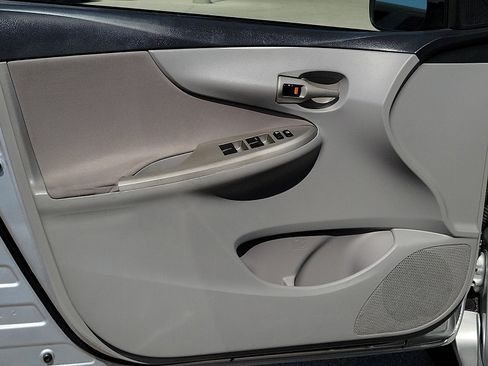 Used 2013 Toyota Corolla LE FWD image 11