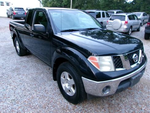 Used 2007 Nissan Frontier SE w/ SE Value Truck Pkg RWD image 3