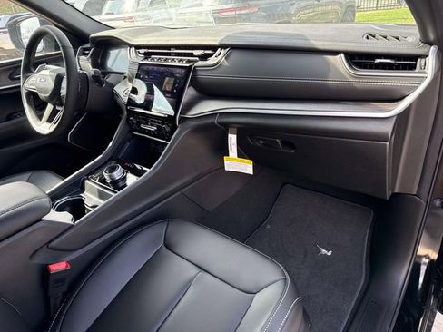 New 2025 Jeep Grand Cherokee Limited image 29