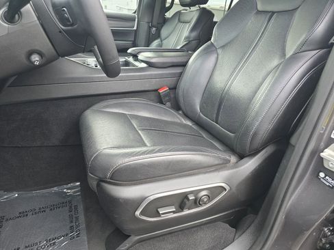 Used 2024 Jeep Wagoneer L Series II w/ Flexible Seating Group AWD/4WD image 36
