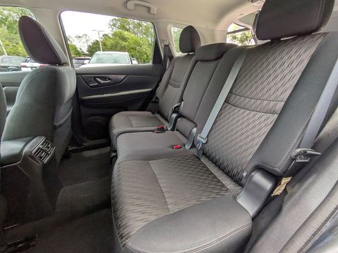 Used 2018 Nissan Rogue SV FWD image 14
