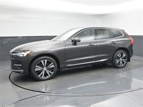 Used 2022 Volvo XC60 B5 Inscription image 4