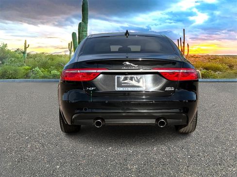 Used 2017 Jaguar XF Premium image 5