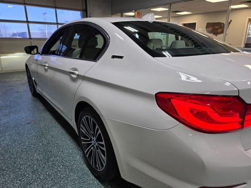 Used 2018 BMW 530e xDrive image 10