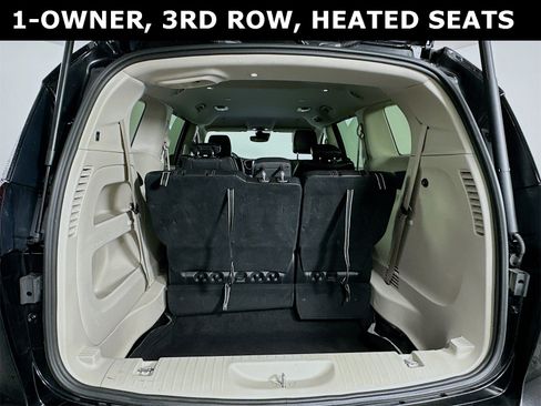 Used 2024 Chrysler Pacifica Touring-L image 26